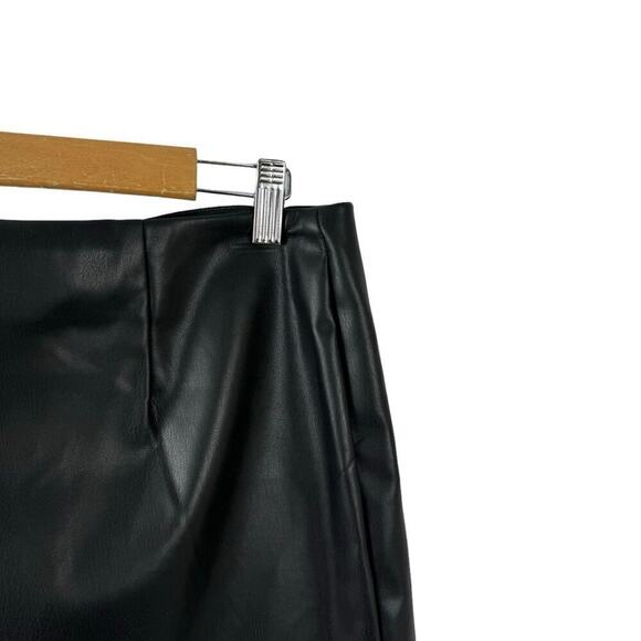 NWT House of Harlow 1960 Black Vegan Leather Mini Ruched Skirt Size Medium - Picture 10 of 15